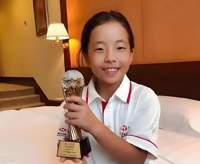 直到刘国梁女儿和李湘女儿站一起，才发现，气质不是用钱砸出来的（组图） - 8