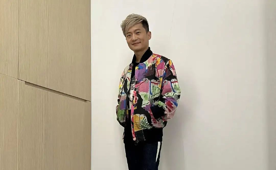香港知名男歌手宣布离婚，移民国外和同性爱人相爱十几年（组图） - 4