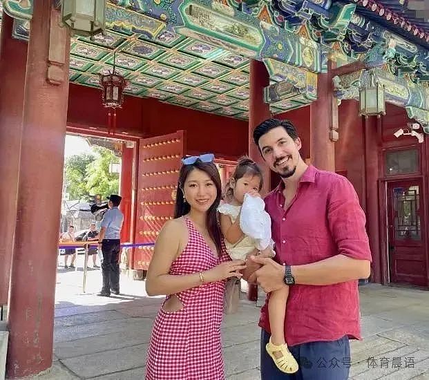 前央视主持人与意大利前球星结婚！主动出击收获跨国7年甜恋（组图） - 4