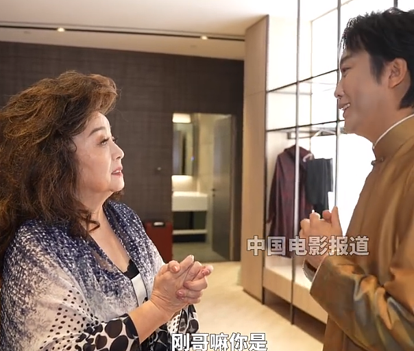 宣布终生单身！当面怼“赌王”、被刘德华下跪致敬，受情伤放弃婚姻？（组图） - 25