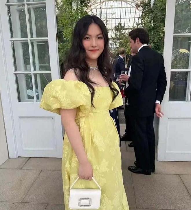 直到刘国梁女儿和李湘女儿站一起，才发现，气质不是用钱砸出来的（组图） - 2