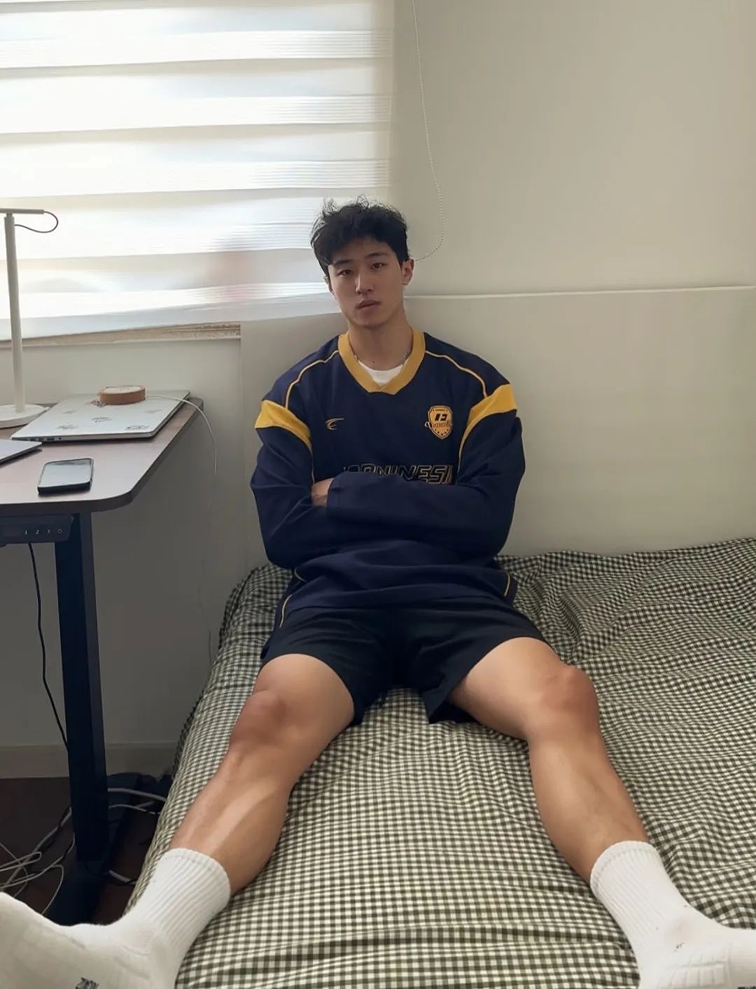 【帅哥】青岛排球体育生男大，直男装gay博流量，白袜长腿太诱人...（组图） - 7