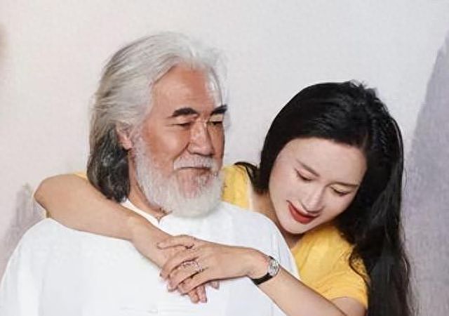 彻底不装了！杜星霖怒骂73岁张纪中，体力不行脾气大 约会一身臭汗（组图） - 1