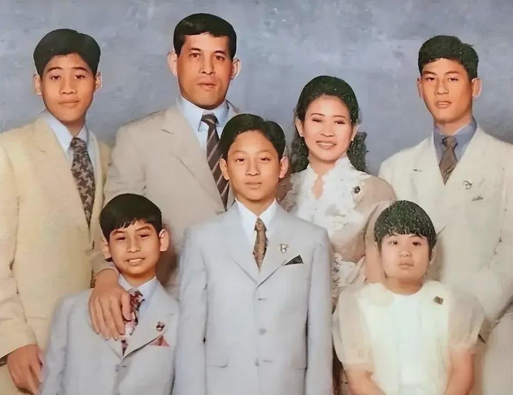 被指诈骗、洗钱，当了两个月和尚的王子再被驱逐！（组图） - 10