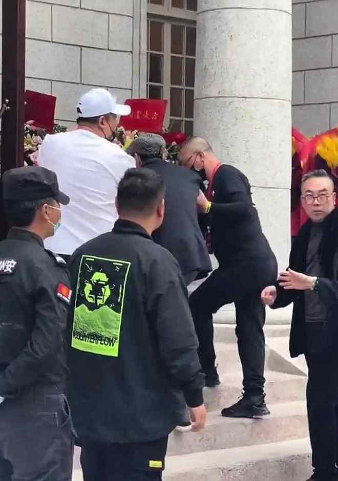 郭德纲深夜悼念杨少华，晒德云社所送花圈，其是否参加葬礼引热议（组图） - 13