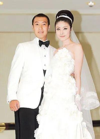 她是港圈“百亿千金”，装穷闯荡娱乐圈30年，骗孩子10年家里没钱（组图） - 14