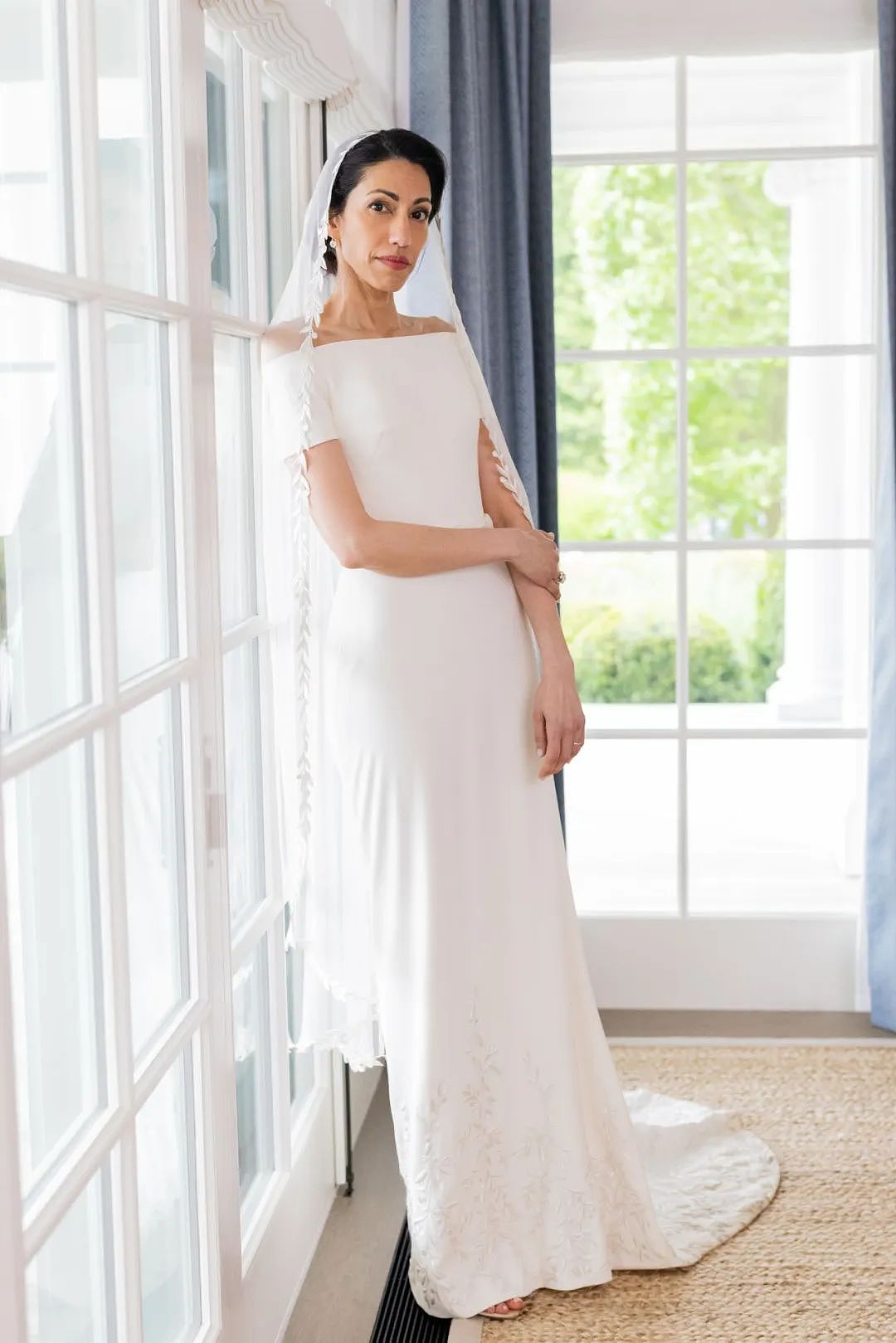 贝佐斯烧了4个亿的世纪婚礼，被她一条白裙子直接吊打（组图） - 3