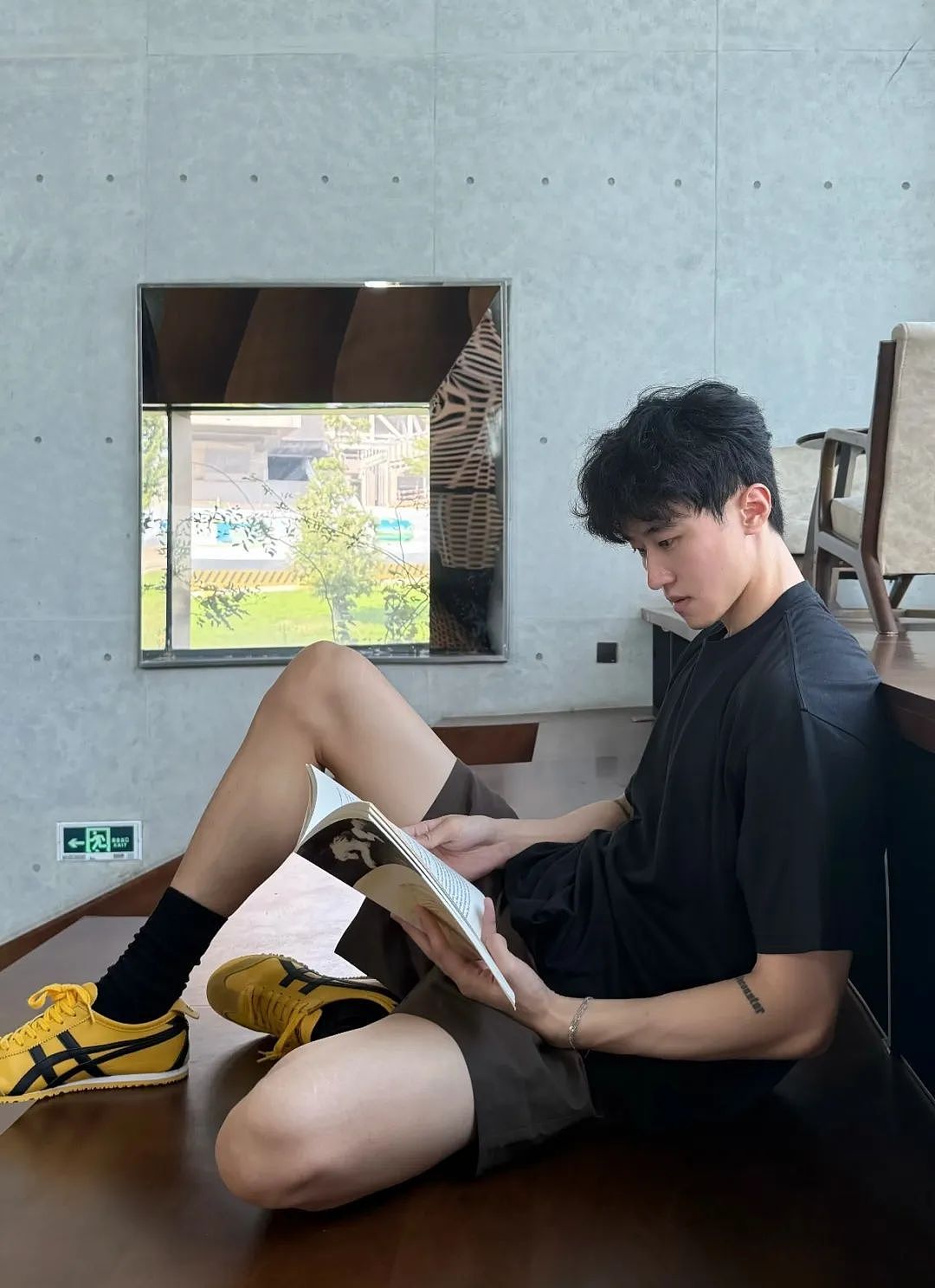 【帅哥】青岛排球体育生男大，直男装gay博流量，白袜长腿太诱人...（组图） - 3