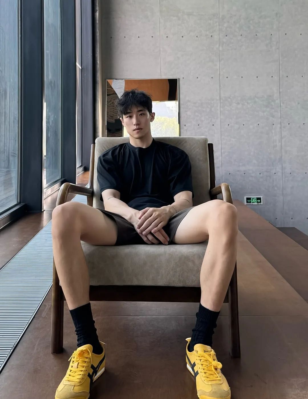 【帅哥】青岛排球体育生男大，直男装gay博流量，白袜长腿太诱人...（组图） - 1