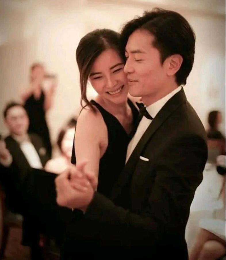 郑伊健美国演唱会翻车？秀舞步被指像“广场舞”，肚腩抢镜引热议（组图） - 7