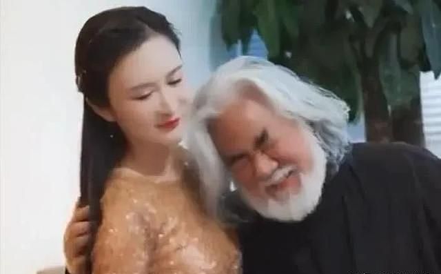 彻底不装了！杜星霖怒骂73岁张纪中，体力不行脾气大 约会一身臭汗（组图） - 10