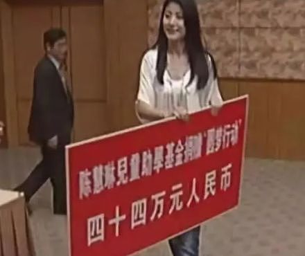 她是港圈“百亿千金”，装穷闯荡娱乐圈30年，骗孩子10年家里没钱（组图） - 19