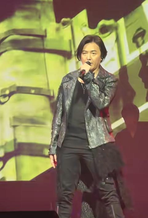郑伊健美国演唱会翻车？秀舞步被指像“广场舞”，肚腩抢镜引热议（组图） - 4