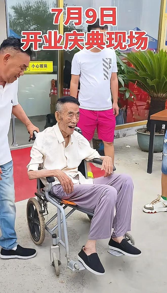 94岁杨少华高温天气被推去剪彩，下午就去世了，家属评论区沦陷（组图） - 5
