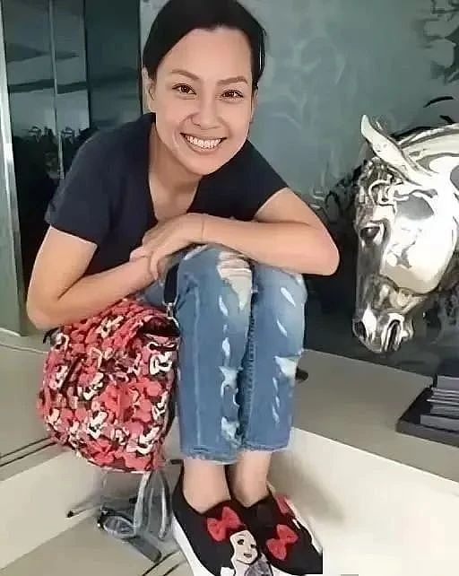 14年婚姻败给8000块，又一个豪门儿媳妇“净身出户”了？（组图） - 4