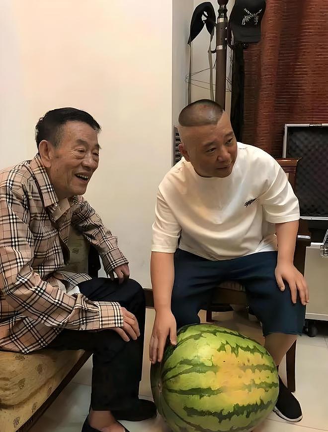 郭德纲深夜悼念杨少华，晒德云社所送花圈，其是否参加葬礼引热议（组图） - 17