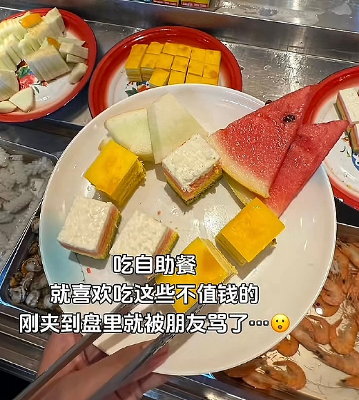 【爆笑】LV售价9300的布鞋就长这样？网友傻眼：懂时尚的和不懂时尚的都沉默了！（组图） - 48
