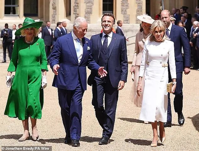 马克龙遇英囧:小丽两拒牵手,小马转吻凯特,这…(组图) - 2