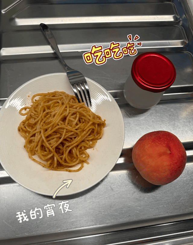 方媛怀三胎后依旧自己带娃，穿香奈儿吃燕窝，一脸开心底气十足（组图） - 6