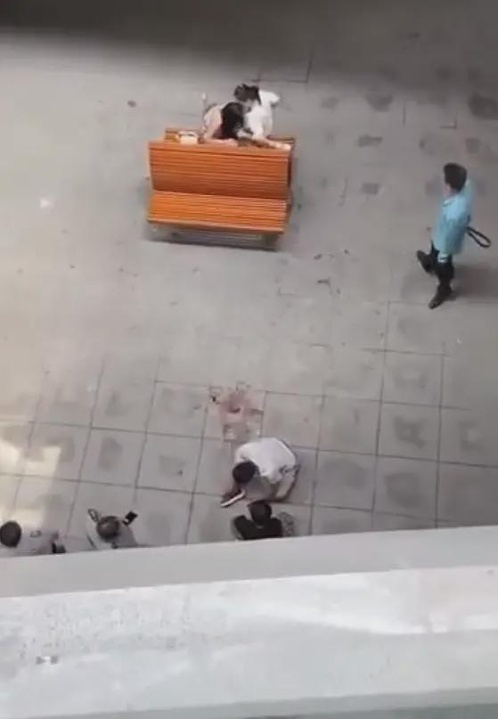 曝一男子性侵15岁女孩，跪地求饶被女孩父母打死，现场曝光满地血（组图） - 4