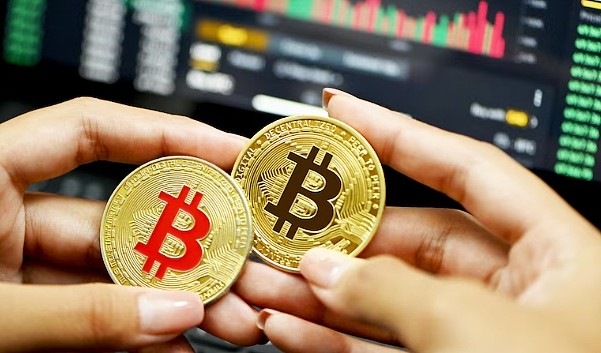 比特币价格再创新高，逼近11万2000美元关卡（图） - 1