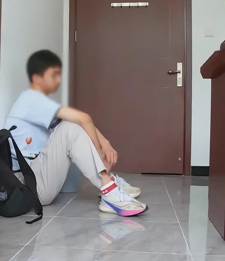 高考575被扫地出门后续,品行恶劣,骂人六亲不认,难怪父母心狠(组图) - 2