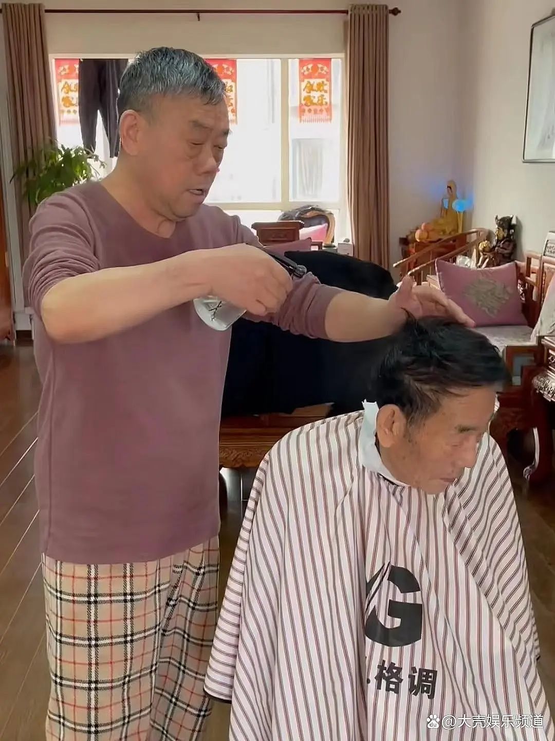 没有遗言留下!去世当天还在剪彩、带货,杨少华真的被儿子过度“消费”吗?(组图) - 9