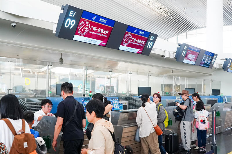 中国民航竞争拚服务，南方航空推出“一刻登机”（图） - 1