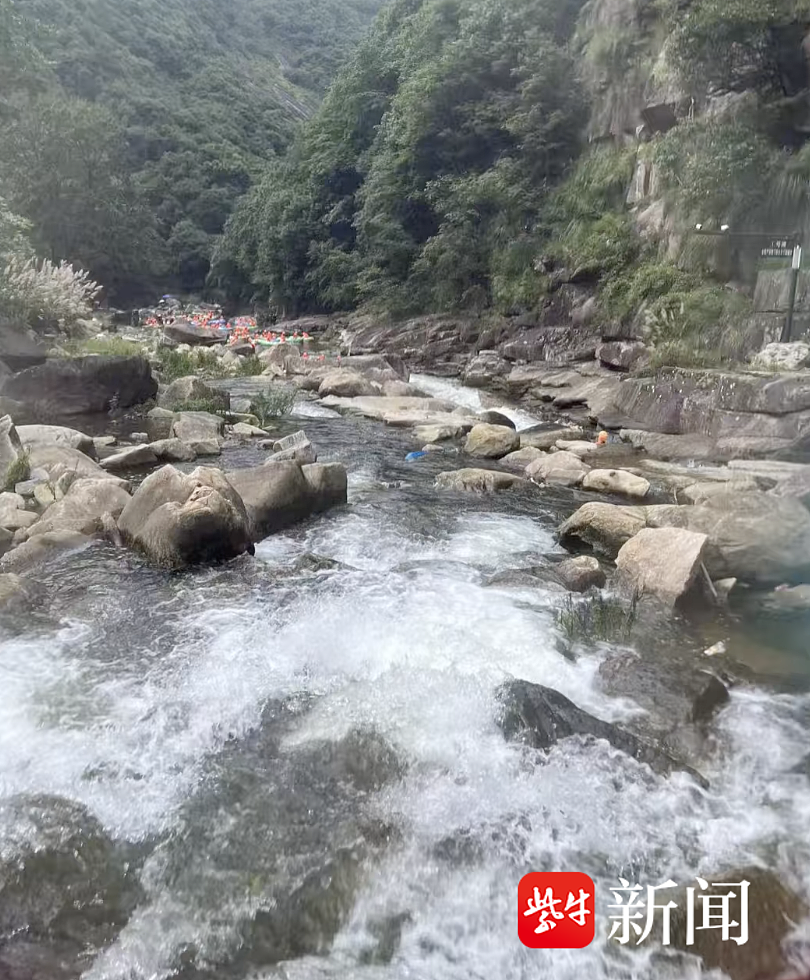 网友称在景区漂流时手机落水,村民捞起后索要1500元辛苦费未果又扔回水中,称“有本事自己捞去”(组图) - 2