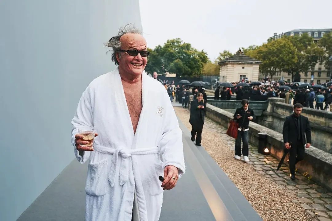 小哥超神易容术，男女老少扮谁像谁！专门扮成明星出没时装周，这谁分得清啊...（组图） - 12