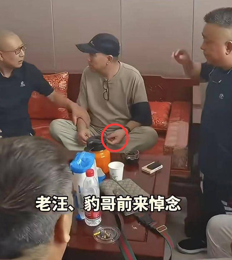 杨少华吊唁现场！长子悲伤欲绝，眼睛哭肿睁不开，杨议微笑合影（组图） - 11