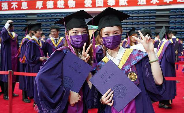 考上清华却成“人下人”,网上炸开锅(组图) - 3