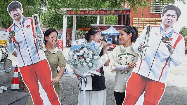 体坛造星：中国运动员如何顶着“饭圈”争议成为新一代顶流明星（组图） - 1