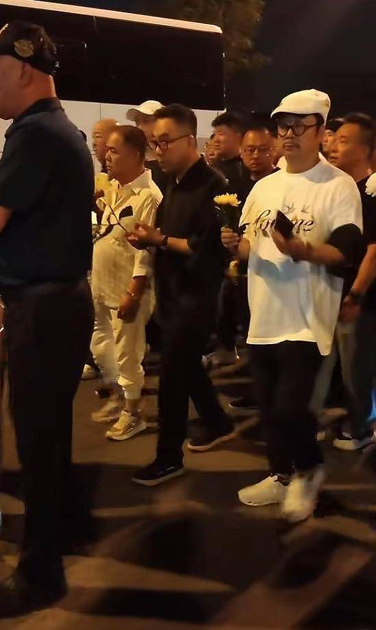 杨少华送路仪式!杨威被人搀扶,杨议打鼓送别父亲(组图) - 16