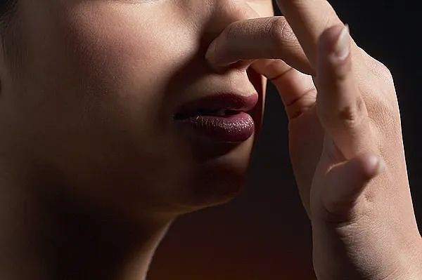 女子因这个生理特征被辞退！很多人有此尴尬困扰，难以启齿！网友吵翻（组图） - 12