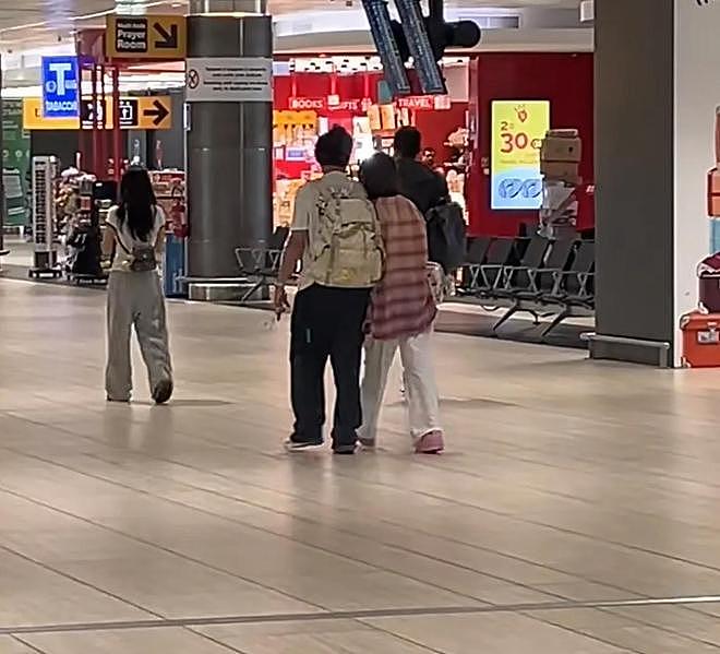 王思聪罗马机场被拍！自己背包牵女友，这回是真爱还是新剧本？（组图） - 3