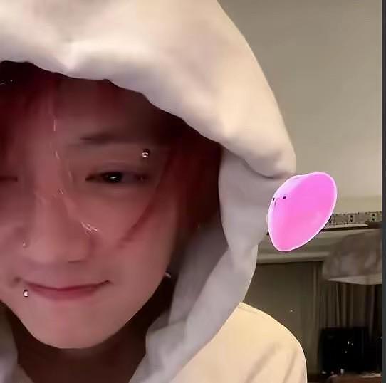 解封账号后，鹿晗低调逛街颜值回春，关晓彤一个举动暴露感情现状（组图） - 11