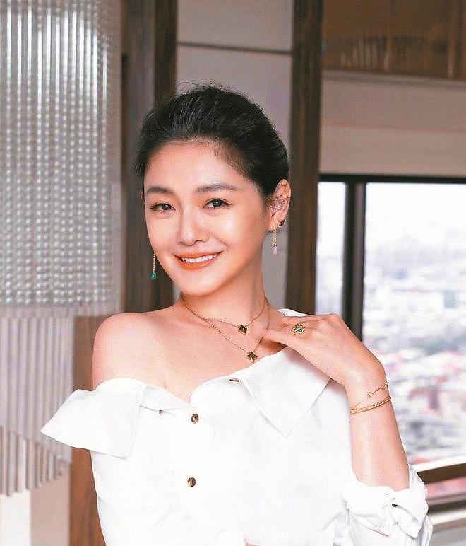大S母亲丧女心痛，公开征人陪散步，无奈求助：有人可以救我吗？（组图） - 4