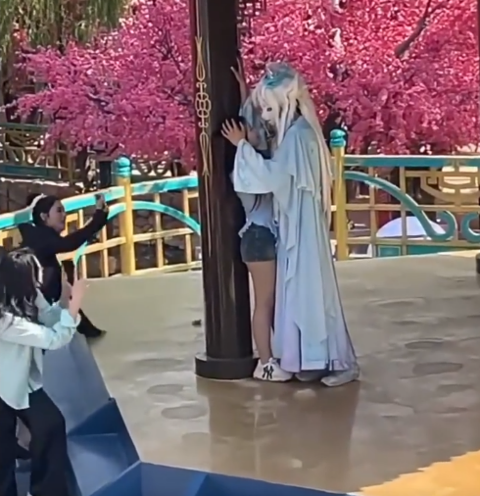 擦边男网红爱上“榜一大姐”后被锤婚内劈腿全网吃瓜，一看他颜值这也有人喜欢（视频/组图） - 1