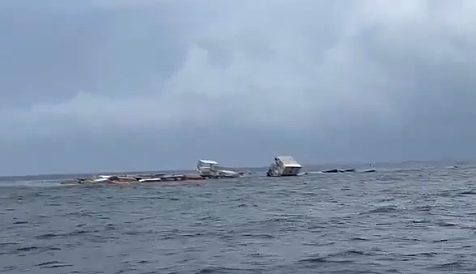 可怕！两艘万吨巨轮遭轮番攻击，发生巨大爆炸，瞬间沉入海底，多人死伤失踪（视频/组图） - 8