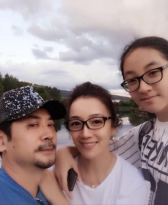 知名戏骨为弥补妻子,现场求婚,妻子感动落泪:这一路太不容易了(组图) - 7