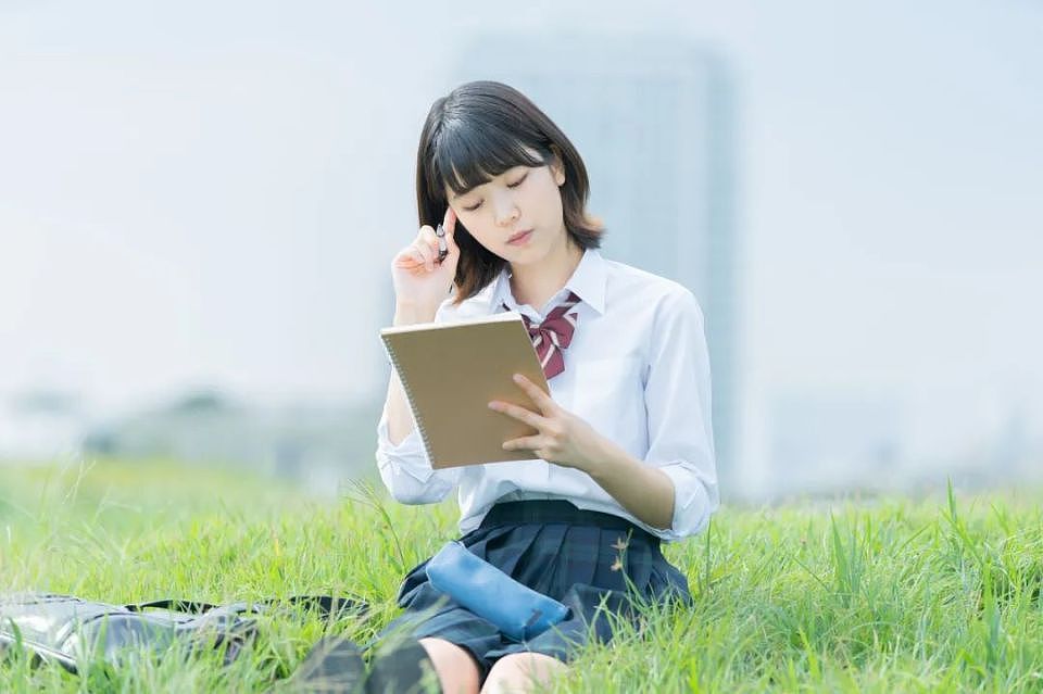 清华硕士干纹眉师爆火：读书少的人，连别人怎么赚钱都看不懂（组图） - 8