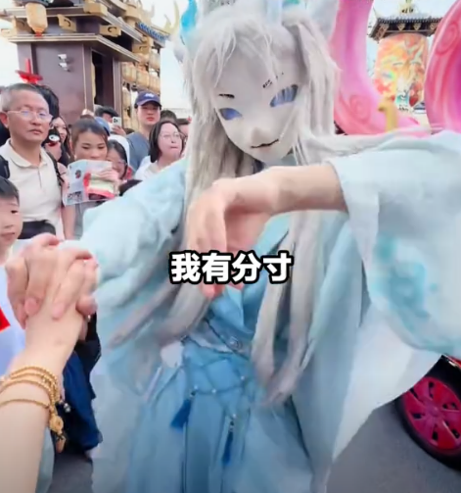 擦边男网红爱上“榜一大姐”后被锤婚内劈腿全网吃瓜，一看他颜值这也有人喜欢（视频/组图） - 3