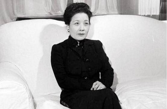 蒋介石去世当晚,宋美龄让医官给蒋经国打镇静剂,但没人敢动手(组图) - 5