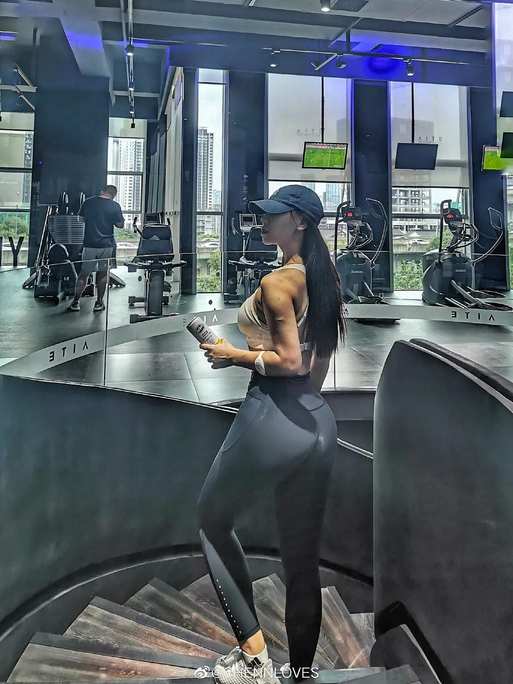 【美女】D罩杯、高颜值、翘臀女博士，惨遭非议！网友：学霸的身材这么顶了（组图） - 6