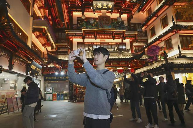 张家界司机突发疾病去世，晕倒前救下整车11名韩国游客（组图） - 4