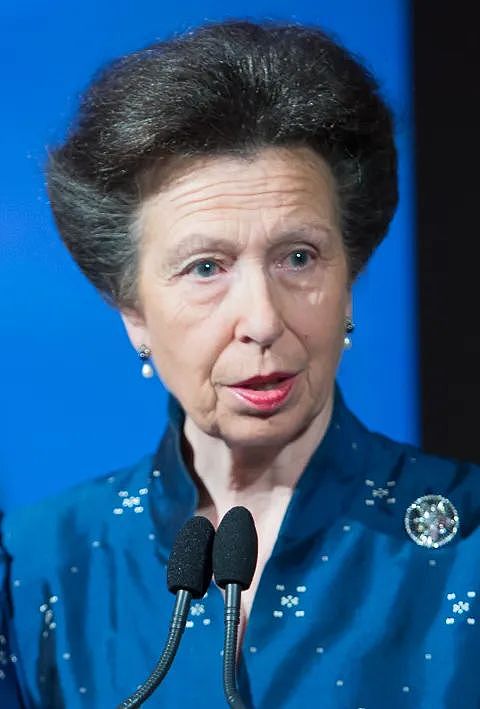 不是戴安娜也不是卡米拉！查尔斯最宠的女人竟是她？卡后见了都“头皮发麻”…（组图） - 51