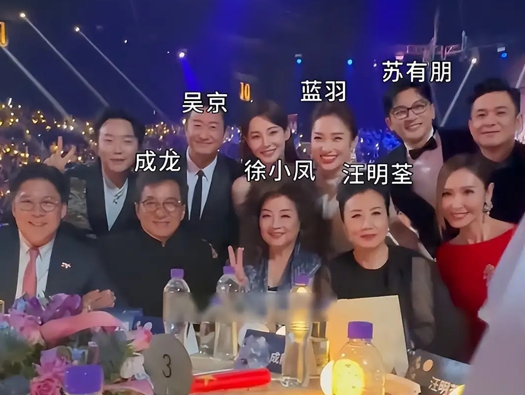 76岁仍单身!当面怼“赌王”、被刘德华下跪致敬(组图) - 1
