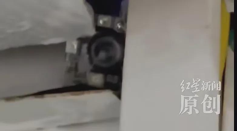 女子租房发现隐蔽摄像头正对着床，警方已介入（图） - 1