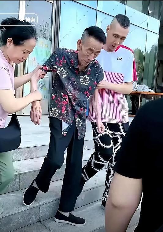 杨少华离世当天，儿子给他吃淀粉肠，抬手说话被打断，网友炸锅（组图） - 19